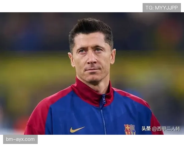 莱万多夫斯基在巴萨体系中的角色变化解析：战术适应能力评估